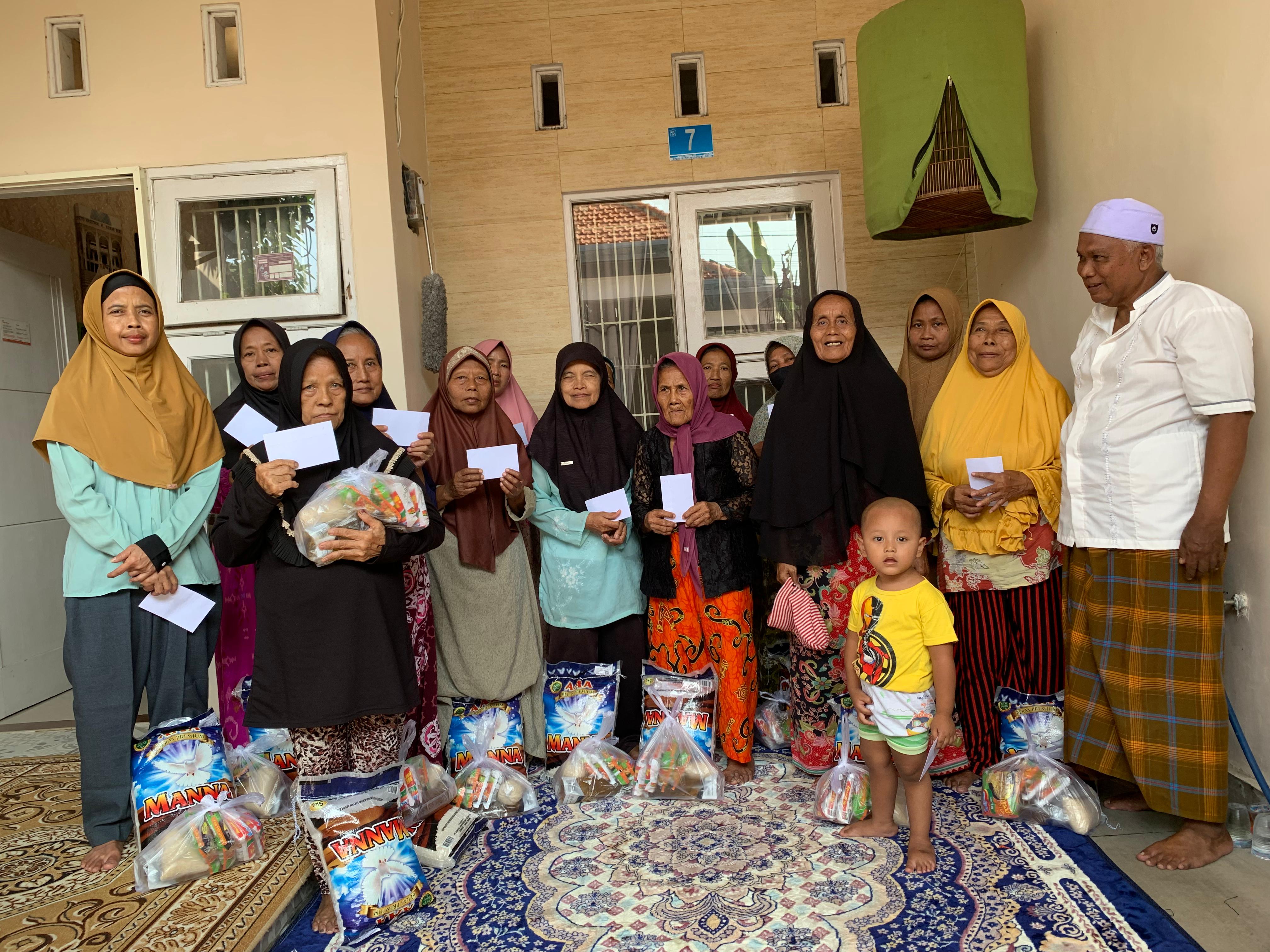 Santunan Tunai Bagi Lansia Dhuafa